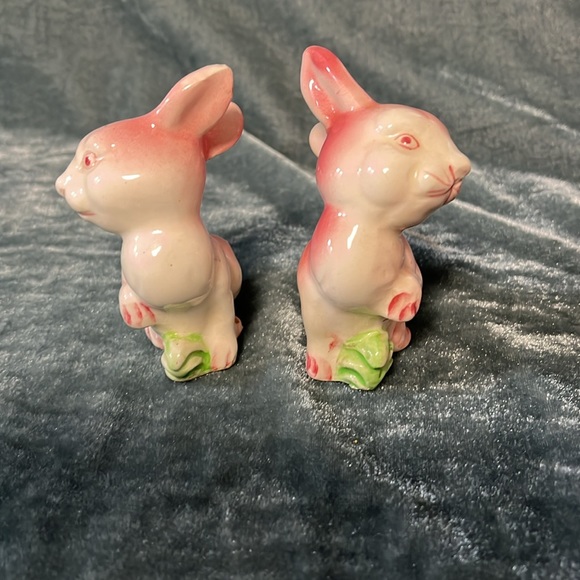 VTG Bunny Salt and Pepper Shakers - Picture 3 of 5